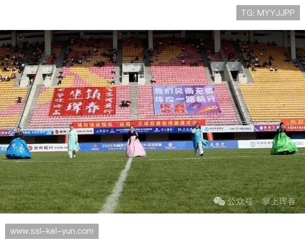 球迷艺术创作展示，赛场文化多元表达